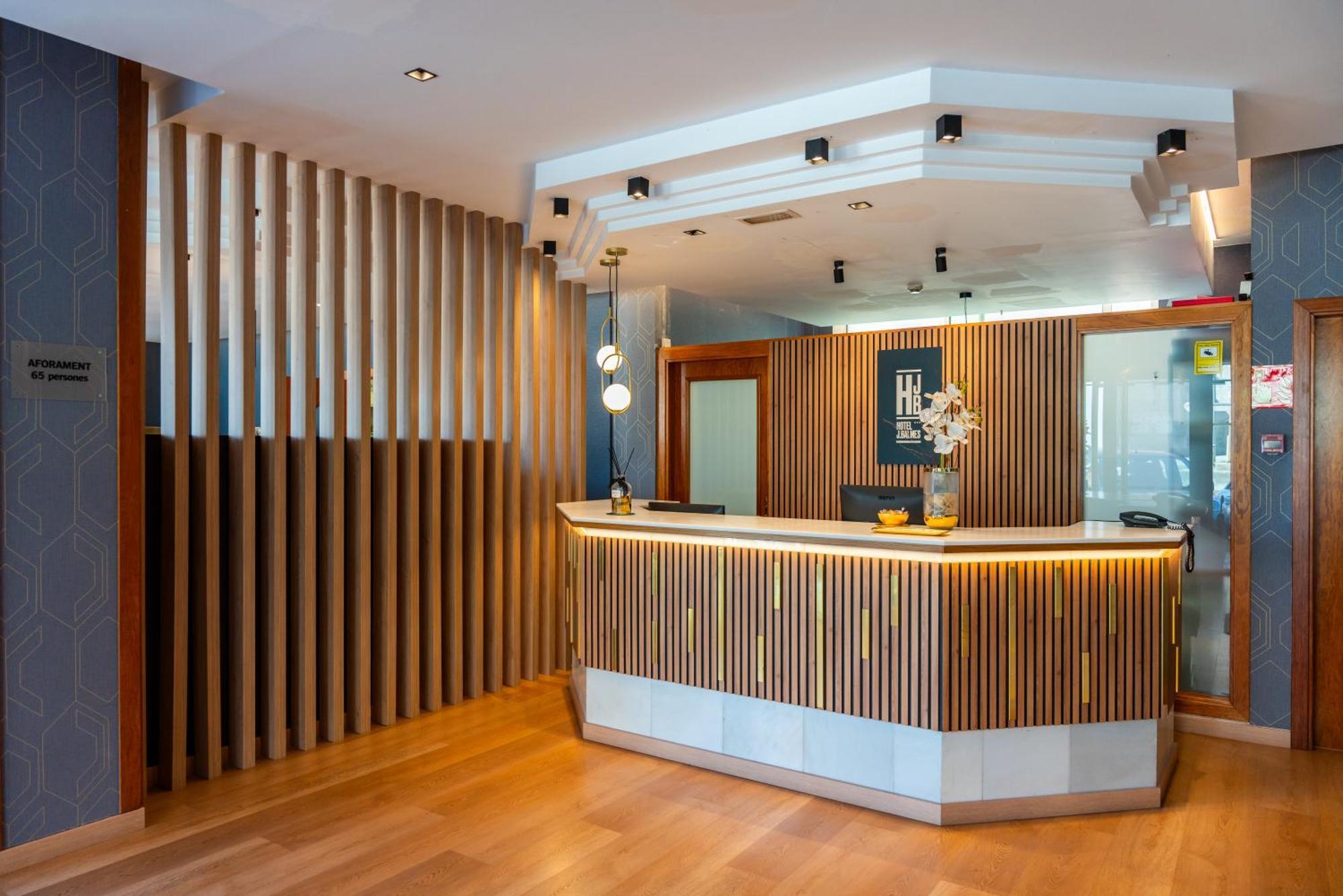 Hotel J. Balmes Vic Exterior foto