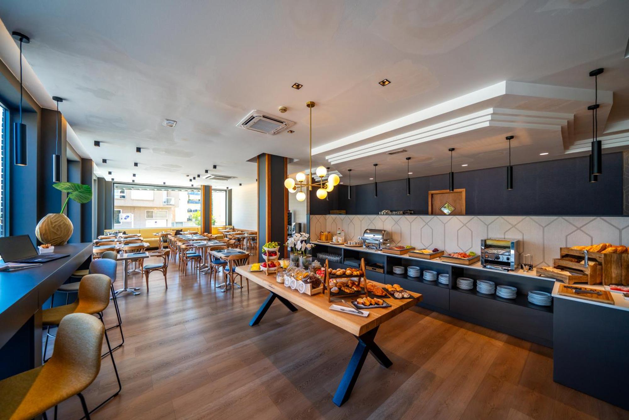 Hotel J. Balmes Vic Exterior foto