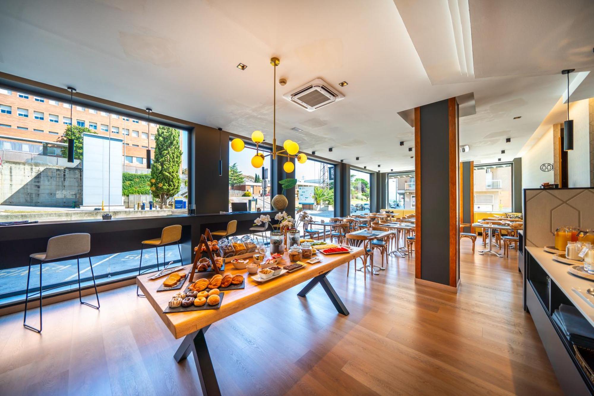 Hotel J. Balmes Vic Exterior foto