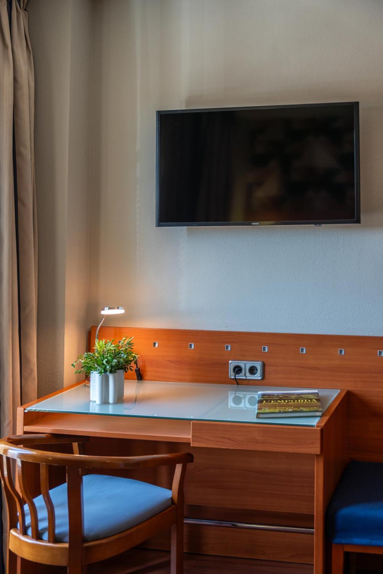 Hotel J. Balmes Vic Exterior foto