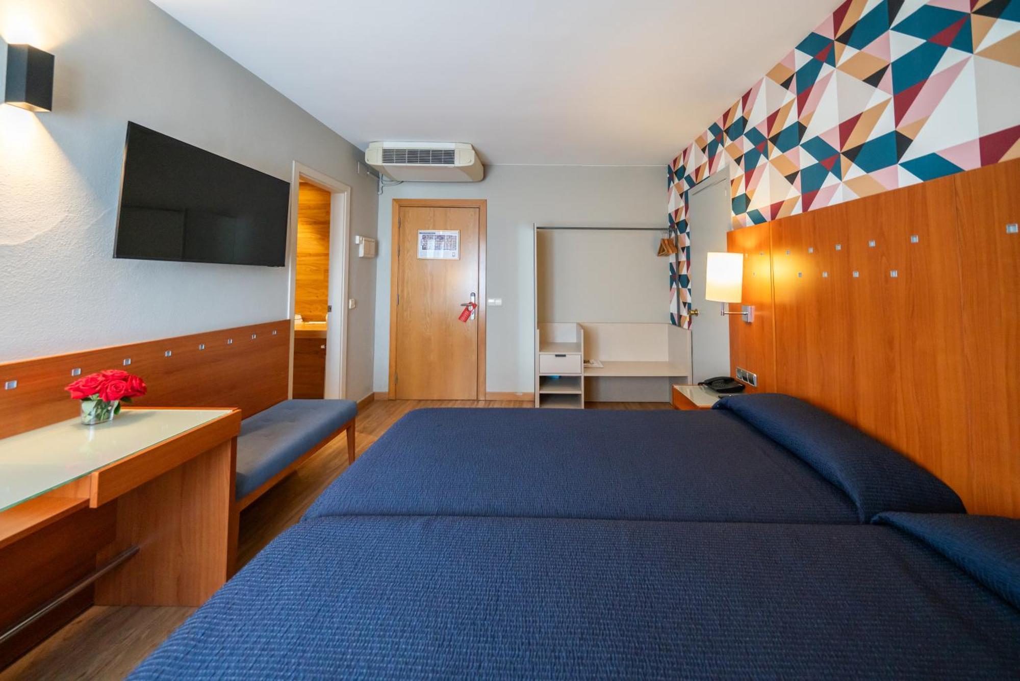 Hotel J. Balmes Vic Exterior foto
