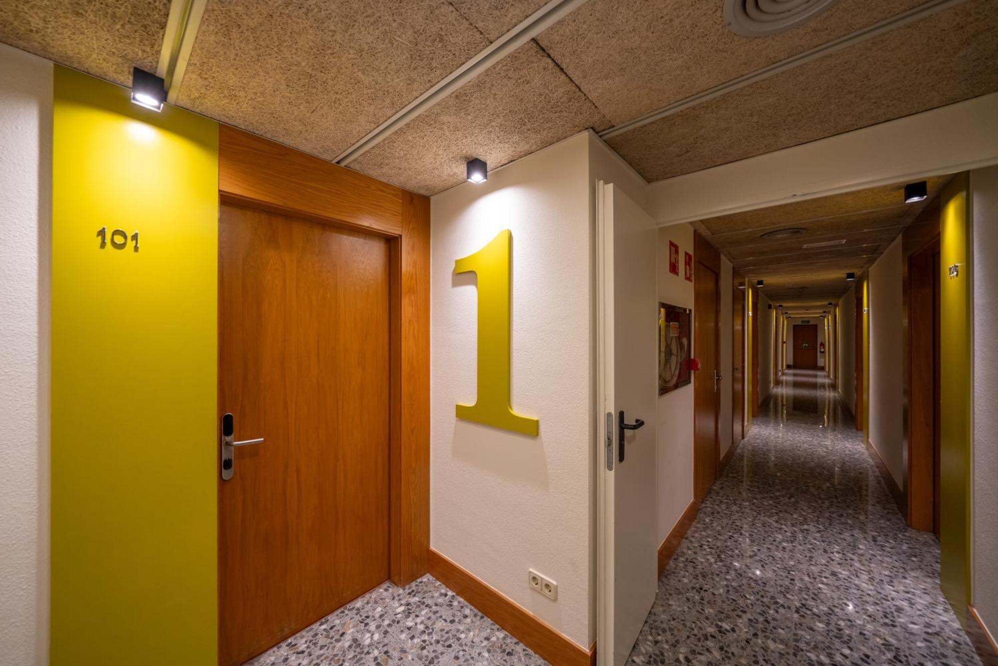 Hotel J. Balmes Vic Exterior foto
