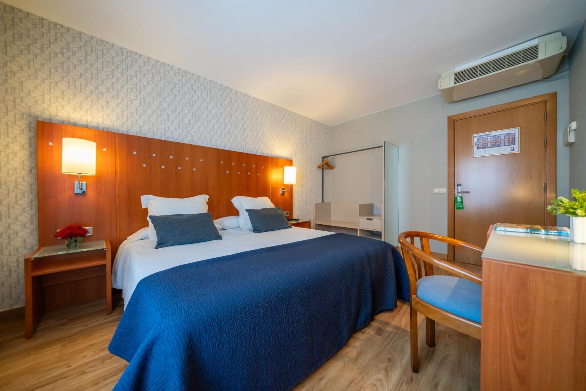 Hotel J. Balmes Vic Exterior foto