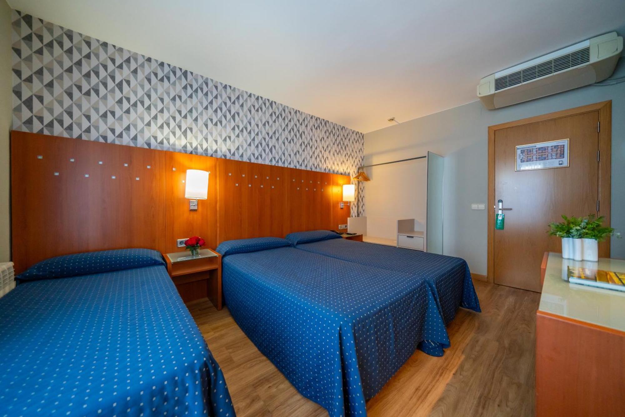 Hotel J. Balmes Vic Exterior foto